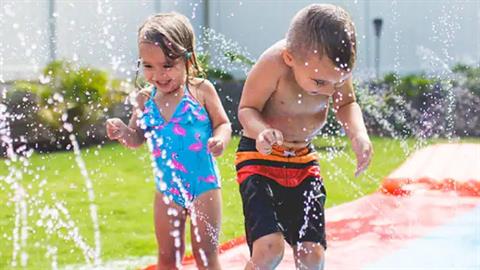 Το καλοκαίρι τα παιδιά χρειάζονται διακοπές, όχι προετοιμασία για την επόμενη τάξη