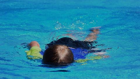 Χαλκιδική: 2χρονο αγοράκι βρέθηκε λιπόθυμο στη θάλασσα