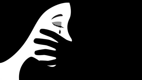 «Έπρεπε να είχα φύγει»: Μια κακοποιημένη γυναίκα εξομολογείται