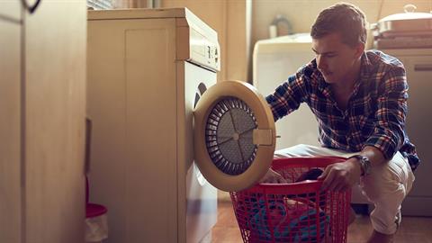 «Από τότε που γέννησα, ο άντρας μου ανέλαβε όλες τις δουλειές του σπιτιού»