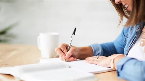 Μαμά 4 παιδιών αρίστευσε στις πανελλήνιες και ετοιμάζεται για το Πολυτεχνείο!