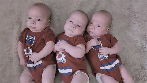 Πήγαιναν για το 2ο παιδάκι και έκαναν... πανομοιότυπα τριδυμάκια!