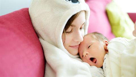 «Τα παιδιά μου θα μεγαλώσουν σαν φίλοι κι ας έχουν μεγάλη διαφορά ηλικίας»