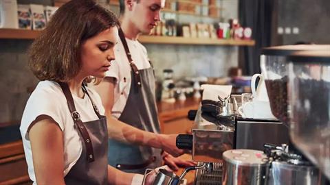 Οι έφηβοι που εργάζονται το καλοκαίρι δεν κερδίζουν απλά ένα χαρτζιλίκι!