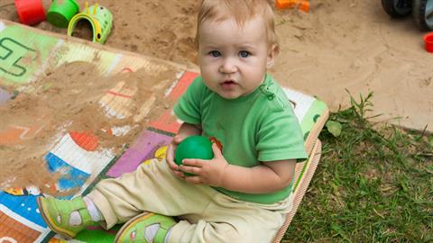 Ο 21 μηνών γιος μου δεν έχει περπατήσει ακόμα. Τι μπορεί να φταίει;