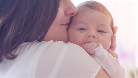 Είμαστε η γενιά που όταν κλαίει το παιδί το παίρνουμε αγκαλιά και καλά κάνουμε!