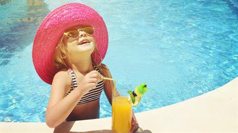 Πώς θα δροσιστούμε υγιεινά τις πιο ζεστές μέρες του καλοκαιριού