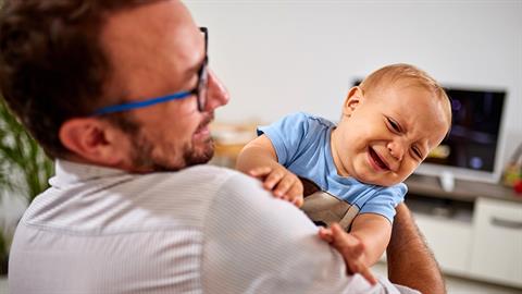 «Αγαπητέ μου σύζυγε, δεν μου κάνεις χάρη που κρατάς το παιδί μας για να βγω»