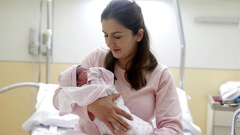 «Δεν θέλω επισκέψεις μετά τον τοκετό - εγώ και το μωρό μου χρειαζόμαστε ηρεμία»