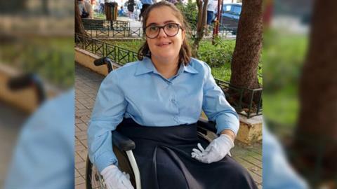 17χρονη ΑμεΑ σάρωσε στις Πανελλήνιες - πέρασε 1η στο Τμήμα Φιλολογίας του ΕΚΠΑ