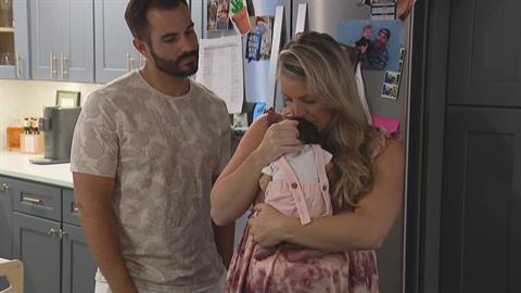 Μαμά γέννησε ξαφνικά στην κουζίνα: «φώναζα στον άντρα μου να πιάσει το μωρό»