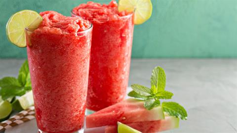 Γρανίτα καρπούζι: το αγαπημένο καλοκαιρινό φρούτο στην πιο δροσιστική εκδοχή του