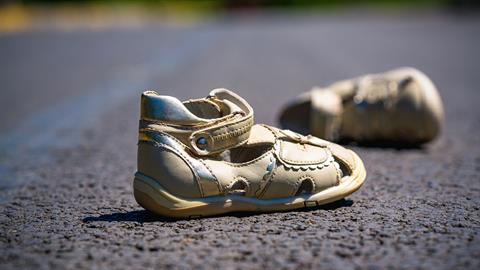 4χρονος το έσκασε από το σπίτι του και σκοτώθηκε από διερχόμενο αυτοκίνητο