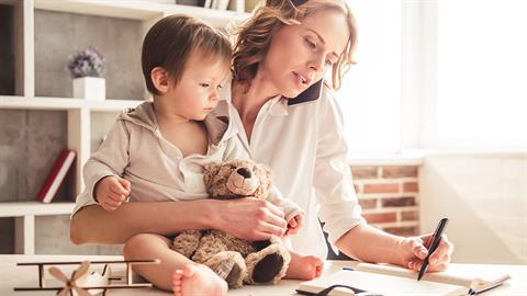 «Δεν θέλω να κρατήσετε το παιδί για να κοιμηθώ, θέλω λίγο χρόνο για τον εαυτό μου»
