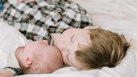 10 αλήθειες που θα καταλάβουν μόνο όσες έχουν μεγαλύτερο αδερφό