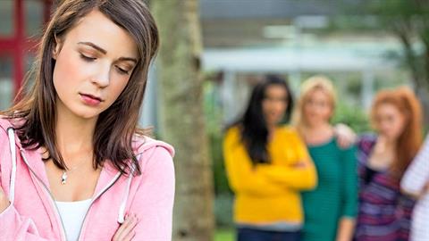 Τι να κάνεις όταν δεν συμπαθείς τους γονείς του κολλητού του παιδιού σου