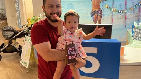 Μωράκι νίκησε τον καρκίνο στα 1α του γενέθλια - πάλευε από 4 μηνών!