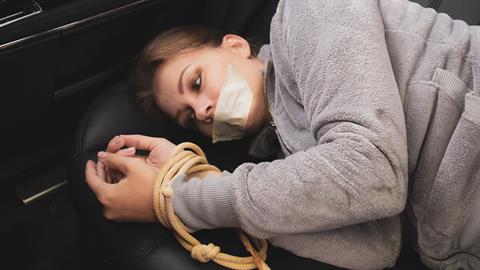 Σκηνοθέτησε την απαγωγή της για να πάρει χρήματα από τη μητέρα της