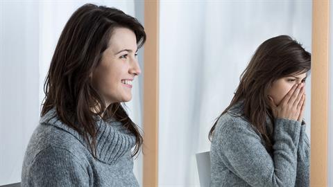 «Πίσω από το χαμόγελό μου, παραμονεύει η κατάθλιψη...»