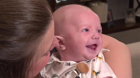 Nοσοκόμα έσωσε μωράκι 3 μηνών κατά τη διάρκεια πτήσης