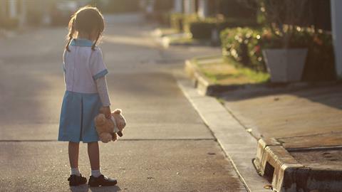 Ο δύσκολος δρόμος προς την υιοθεσία στην Ελλάδα