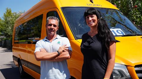 Οδηγός και συνοδηγός σχολικού έσωσαν μωράκι - του έκαναν ΚΑΡΠΑ ενώ ήταν λιπόθυμο