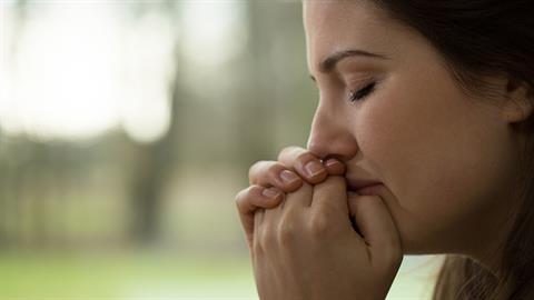 Νιώθω τύψεις που δεν πέρασα αρκετό χρόνο με τη μαμά μου πριν πεθάνει