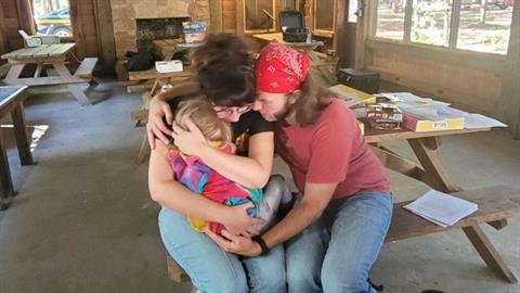 Βρέθηκε 3χρονη που είχε εξαφανιστεί - πέρασε μια ολόκληρη νύχτα μόνη της στο δάσος 