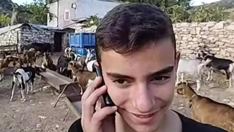 12χρονος από τη Νάξο δουλεύει ως βοσκός και παράλληλα αριστεύει στο σχολείο!