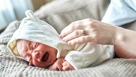 Κολικοί: ο «εφιάλτης» κάθε νέου γονιού και πώς θα τα... βγάλει πέρα!