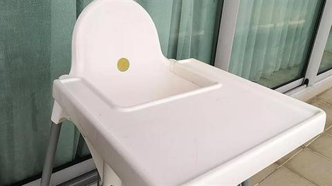 2χρονο αγοράκι έπεσε από το καρεκλάκι φαγητού και βρήκε τραγικό θάνατο