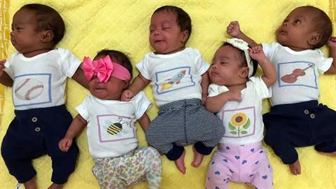 Απέκτησε 5δυμα με φυσικό τρόπο: «τα μωρά μου είναι το ωραιότερο δώρο της ζωής μου»