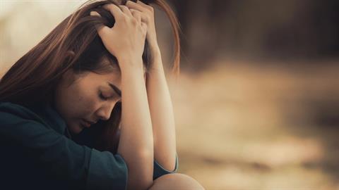 Έμεινα έγκυος από έναν κακοποιητικό σύντροφο. Να κρατήσω το παιδί ή όχι;