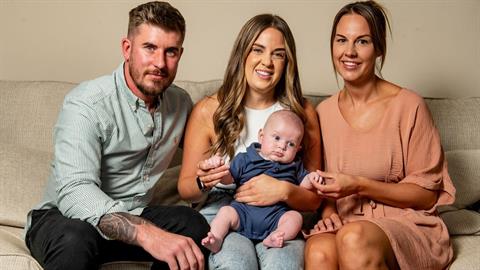 «Η κολλητή μου με έκανε μαμά και θα της είμαι για πάντα ευγνώμων»