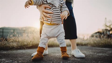 «Τα πρώτα βήματα του μωρού μου ήταν η αρχή μιας εφιαλτικής περιπέτειας»