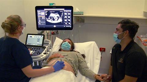 Μετά από πολλαπλές αποβολές, έμεινε έγκυος σε 3δυμα: «ζω την απόλυτη ευτυχία»