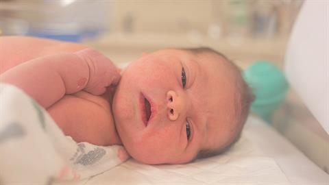 Eπεισοδιακά γεννητούρια στην Κρήτη: γέννησε την μπέμπα της μέσα στο... ασθενοφόρο