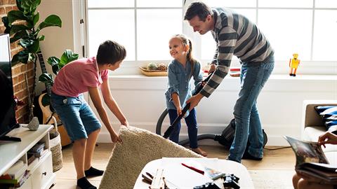 «Οι σημερινοί μπαμπάδες βοηθούν τη γυναίκα τους και είναι δίπλα στα παιδιά τους»