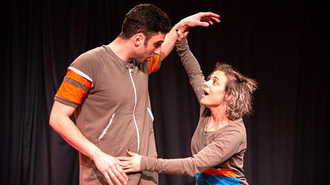 «… και βγαίνω!» μια παράσταση με ζωντανή μουσική και χορό για θεατές από 10 μηνών!