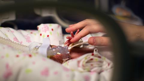 Προωράκι που γεννήθηκε στις 22 εβδομάδες πάλεψε για να ζήσει και τα κατάφερε!