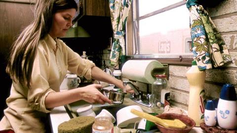 «Στον άντρα μου που λέει ότι δεν κάνω τίποτα όλη μέρα στο σπίτι...»