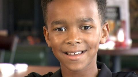 8χρονος με τσαγανό ζήτησε δουλειά από εστιατόριο για να αγοράσει Xbox!