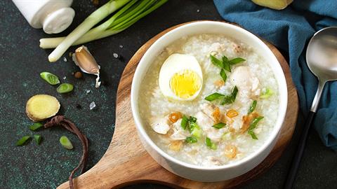 Θρεπτική κοτόσουπα με τζίντζερ