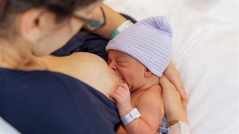 Πρωτόγαλα: τι είναι ο «υγρός χρυσός» που ξεκινά από την εγκυμοσύνη