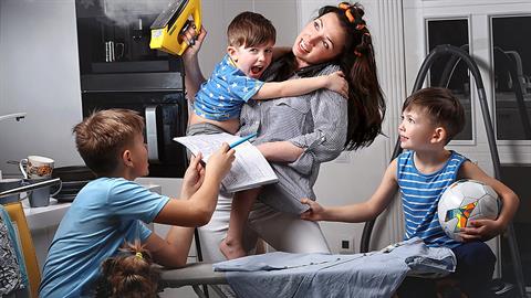 «Αν γινόμουν πάλι μάνα αυτά τα 8 πράγματα θα άλλαζα»