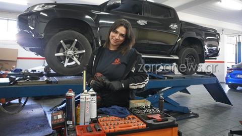 20χρονη σπούδασε μηχανικός αυτοκινήτων και δουλεύει σε συνεργείο στα Χανιά!