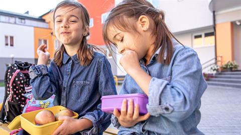 Σχολείο έφτιαξε «τράπεζα τροφίμων» για να μην μένει κανένα παιδί χωρίς κολατσιό