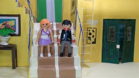 Λάτρης του «Κωνσταντίνου και Ελένης» αναβίωσε σκηνές της σειράς με... playmobil!