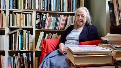 65χρονη πούλησε το σπίτι της και άνοιξε βιβλιοπωλείο: «ήταν πάντα το όνειρό μου»