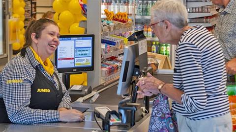 Σούπερ μάρκετ έφτιαξε «ταμείο κουβεντούλας» για τους ηλικιωμένους που νιώθουν μοναξιά 